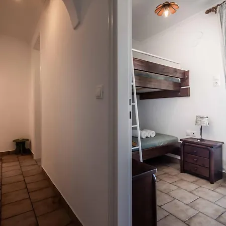 Renas Cycladic House Τριοβάσαλος